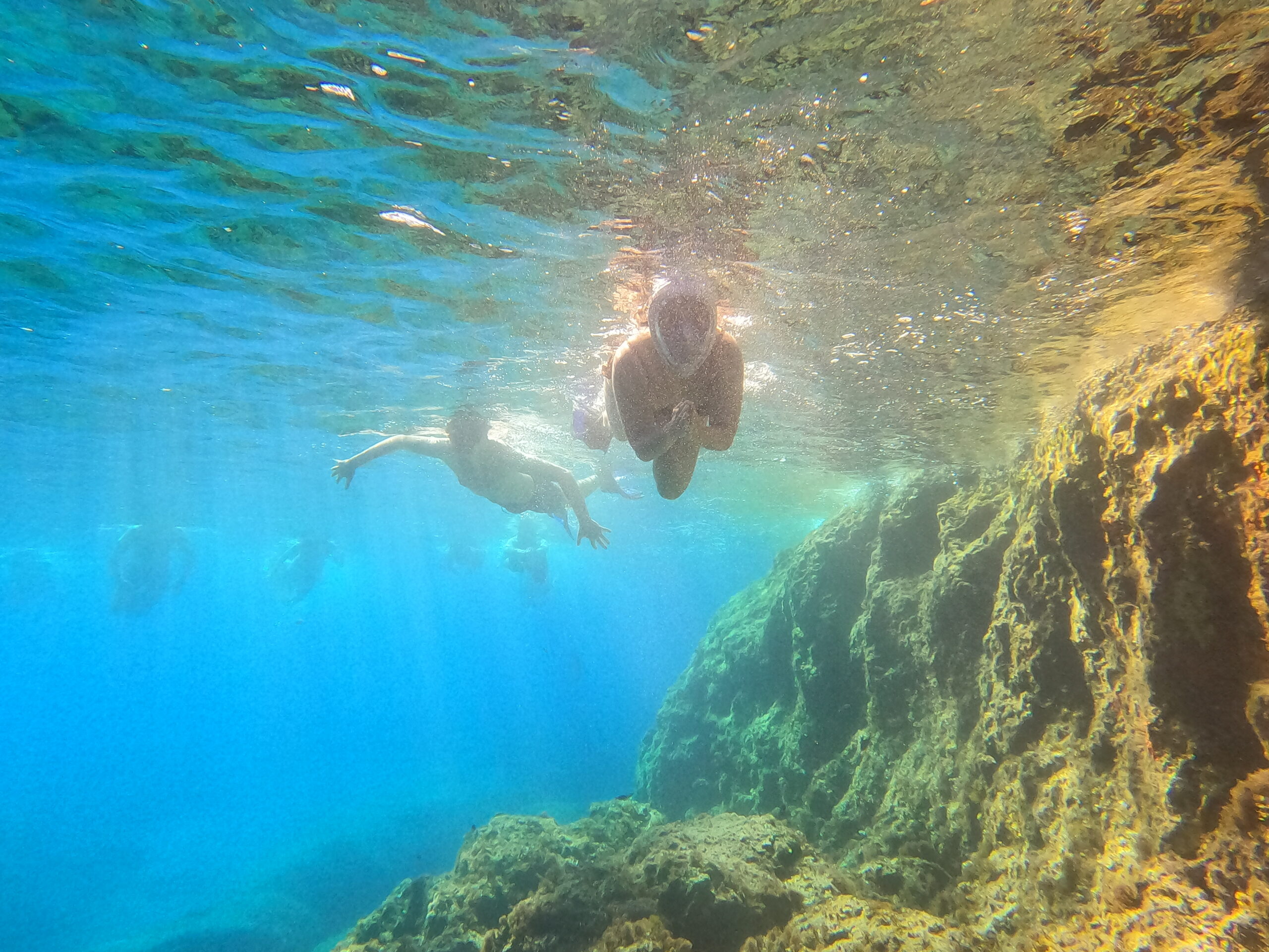 DCIM100GOPROG0066165.JPG Exploration sous-marine dans les eaux claires de Sykia avec masque tuba