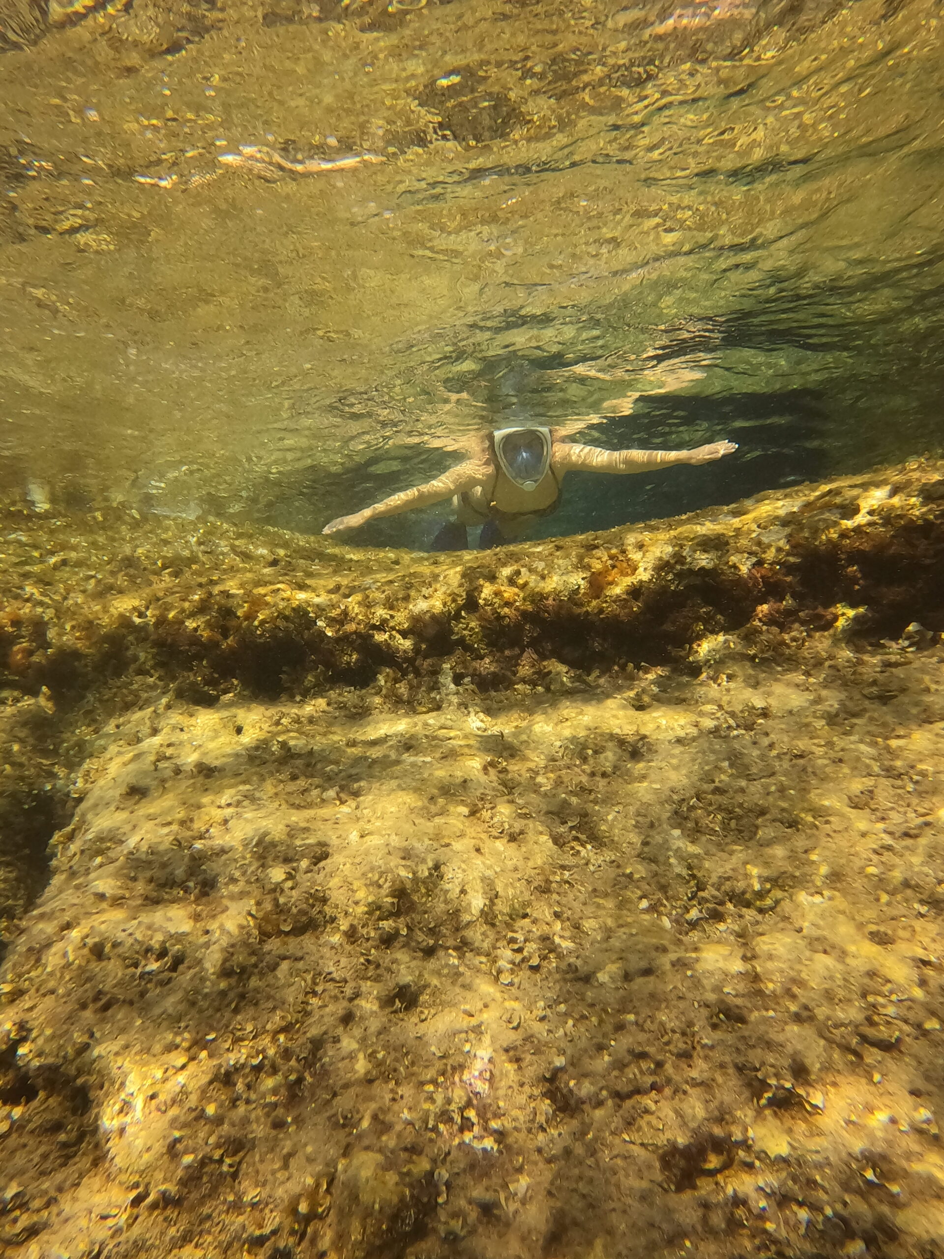 DCIM100GOPROG0416512.JPG Snorkeling à Milos près des rochers volcaniques, excursion en mer